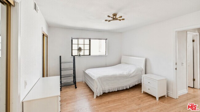 Building Photo - 359 Dalkeith Ave