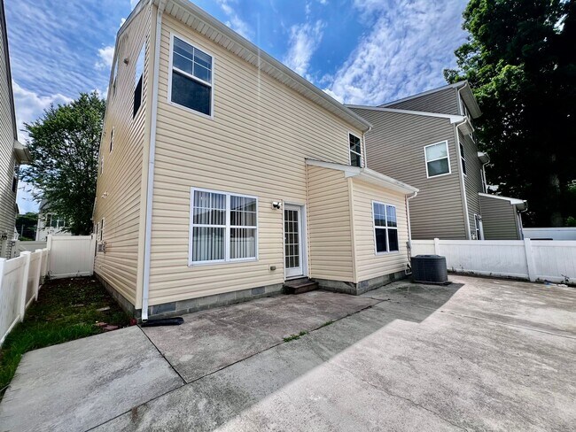 Building Photo - 3 bedroom home in sought after Whitaker Place, Virginia Beach