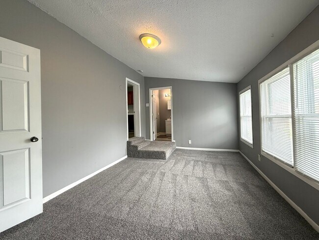 Building Photo - 4TH OF JULY SPECIAL – 1ST MONTH RENT FREE!