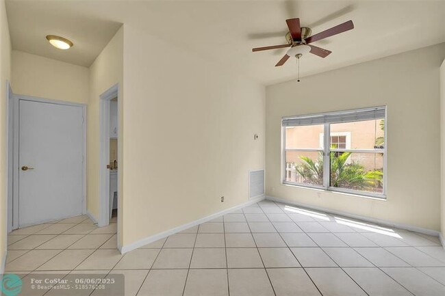 Building Photo - 3829 NW 62nd Ct