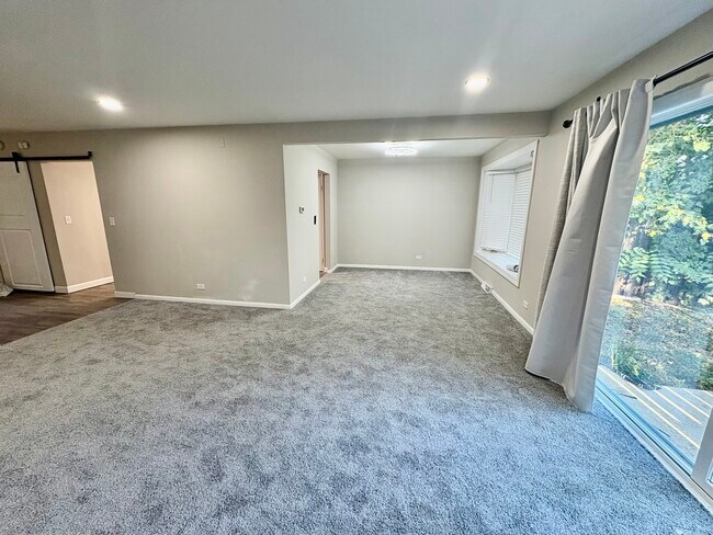 Building Photo - 207 Walker Dr