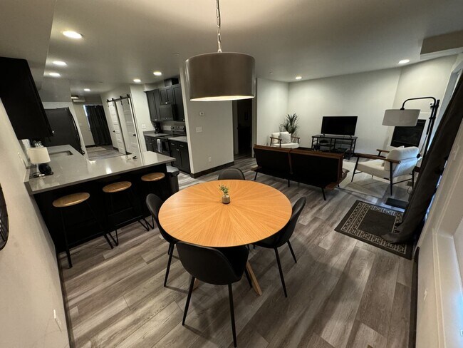 Building Photo - Whitefish townhouse for rent! 3 bed 2.5 bath 1 car attached garage. Walking distance to downtown ...