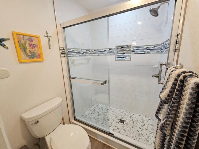 Building Photo - 340 3 Lakes Ln