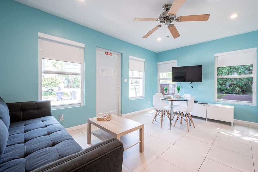 Building Photo - 334 Oregon St