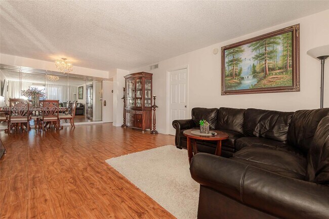 Building Photo - 1833 S Ocean Dr