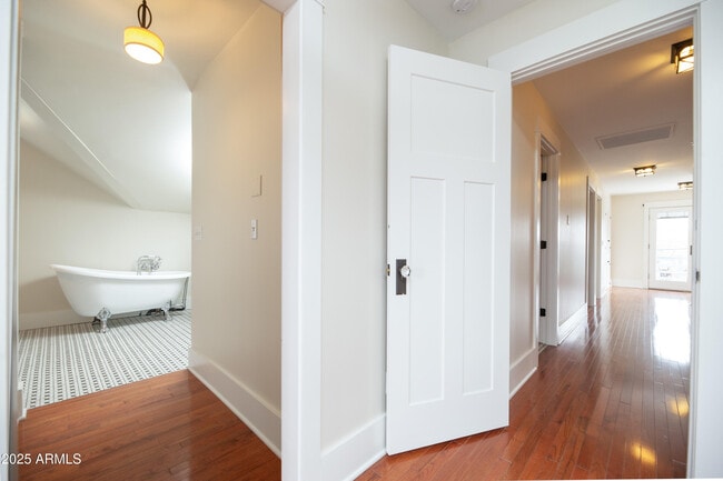 Building Photo - 69 W Lynwood St