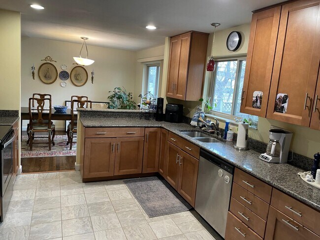 Building Photo - 3533 Frederick Dr