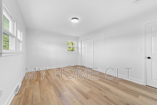 Building Photo - 3503 Linwood Rd