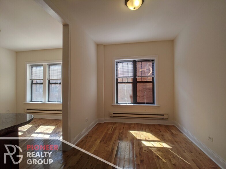 Building Photo - 630 W Cornelia Ave