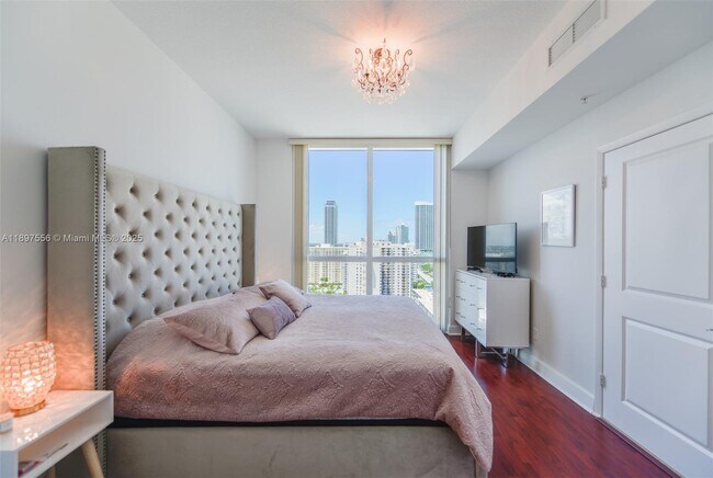 Building Photo - 1945 S Ocean Dr