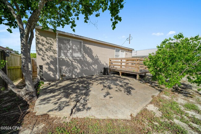 Building Photo - 6319 Sunset Ave