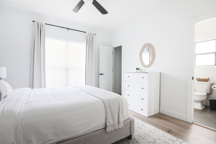 Building Photo - 2010 Merlin Dr