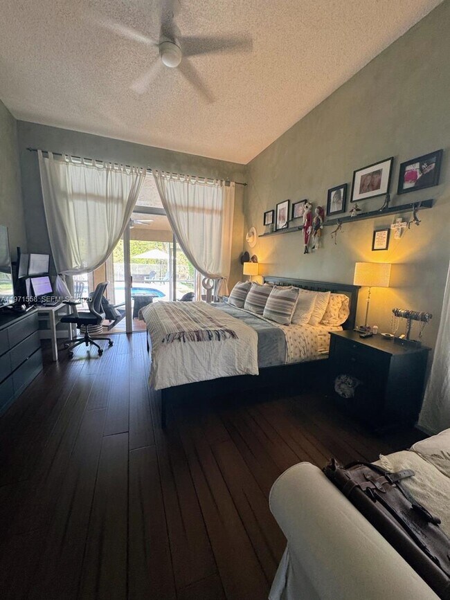 Building Photo - 834 Verona Lake Dr