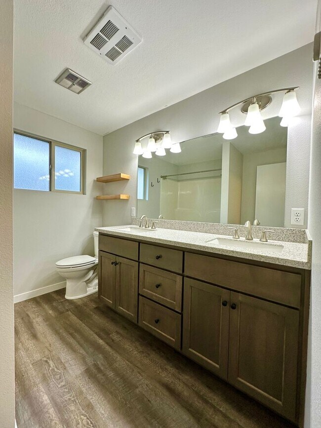 Building Photo - 1139 SW Indian Ave