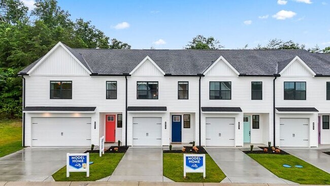 Building Photo - ONE-MONTH FREE RENT Move-Incentitive!!! 3b...