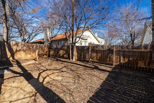 Building Photo - Charming 3-Bed Willowbend Home: Fireplace,...