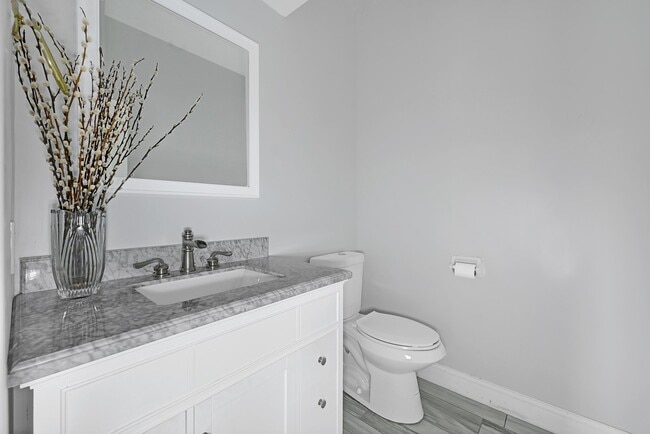 Building Photo - 3555 Ashfield Dr