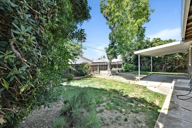 Building Photo - Wow! What a Great Home! Available Soon!