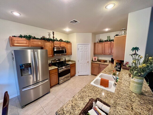 Building Photo - SOUTHERN HIGHLANDS! 3BD/2.5BA FURNISHED!