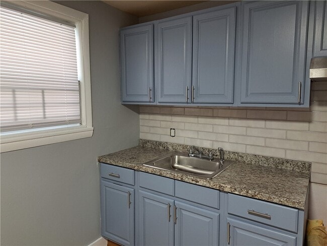 Building Photo - 72 Saratoga Ave