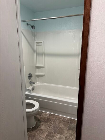 Building Photo - 820 Cady Rd