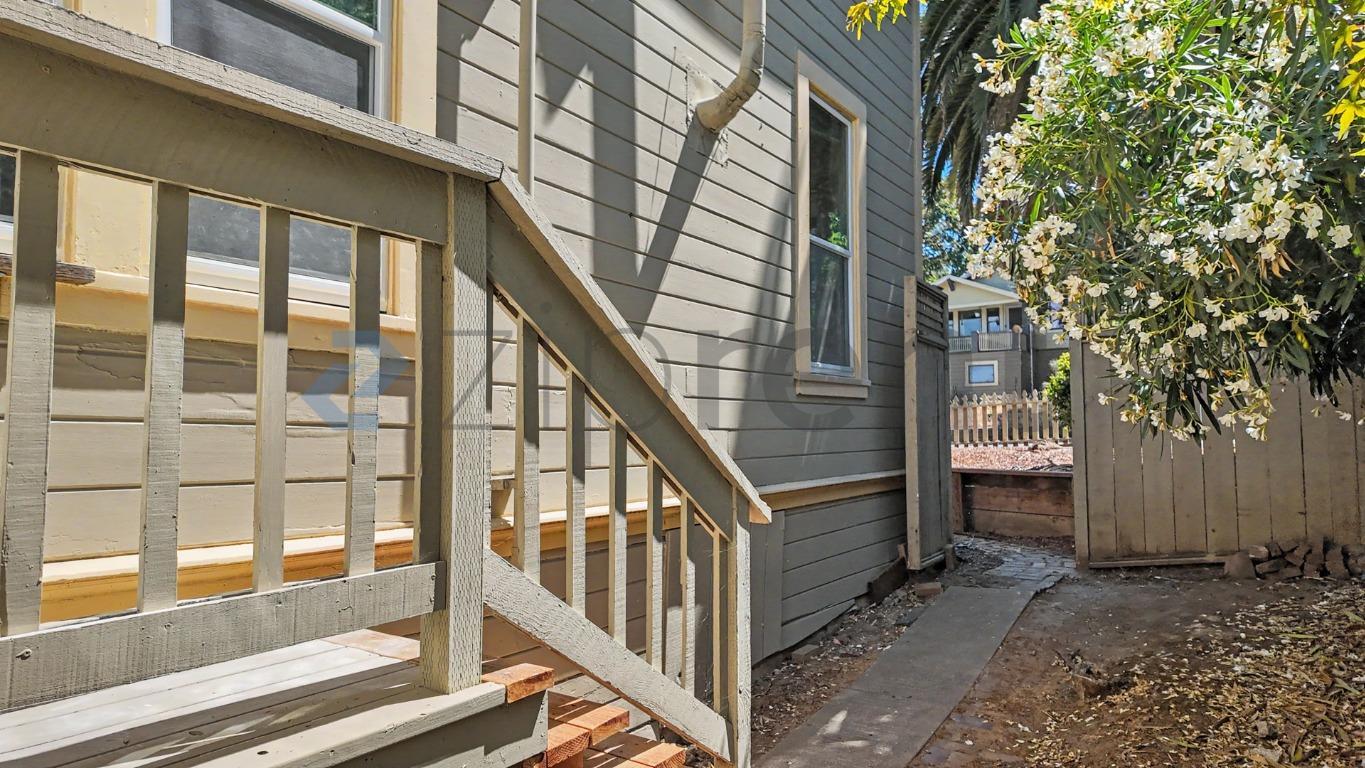 Building Photo - Unit Apt 1