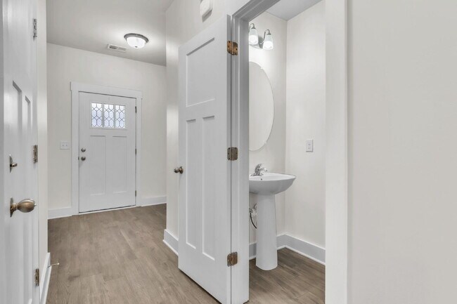 Building Photo - **SPECIAL LEASE INCENTIVE** Beautiful 3 BR...