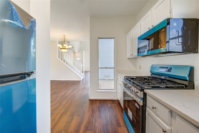 Building Photo - 308 N Ranch House Rd