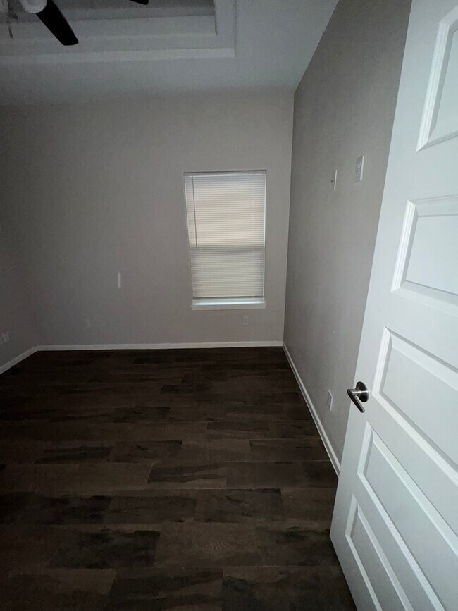 Building Photo - 2005 Jackson St