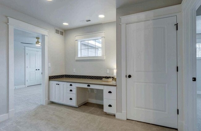 Building Photo - Beautiful home perfect for entertaining