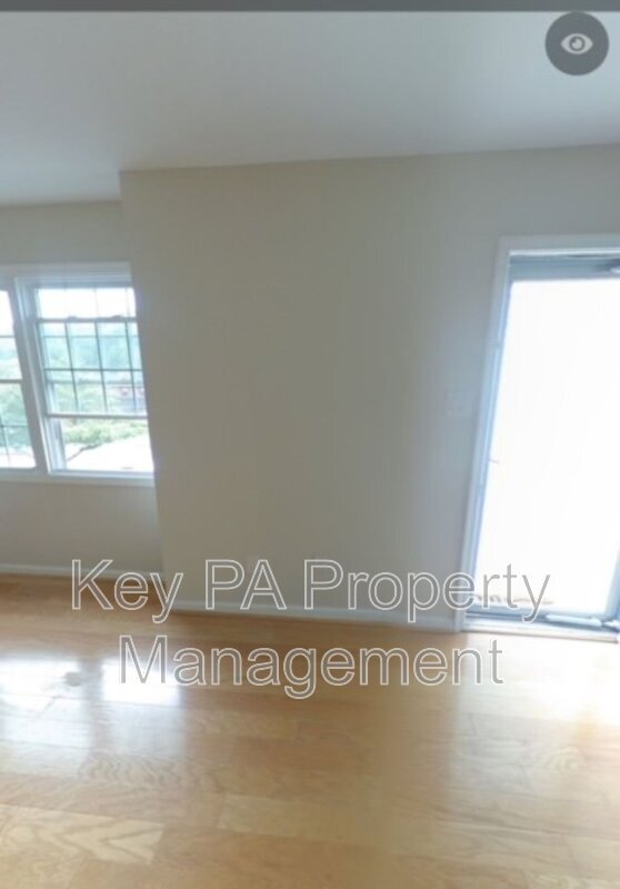 Building Photo - 517 S Coventry Ln