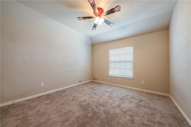 Building Photo - 2005 Santa barbara Ct