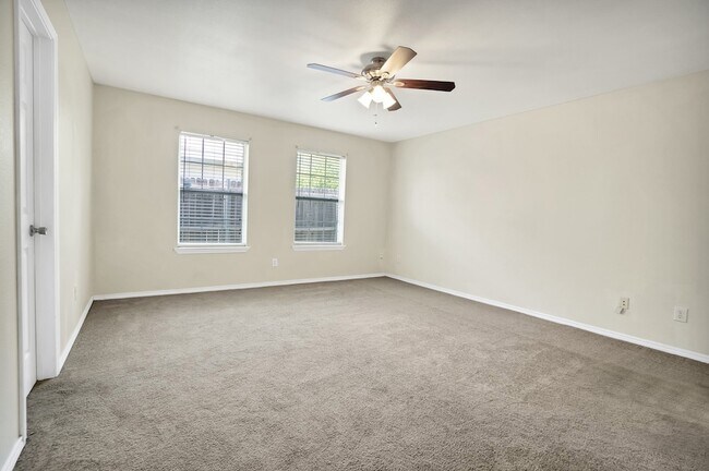 Building Photo - 560 Perch Rd