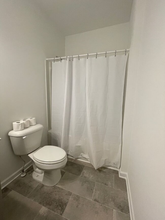 Building Photo - 3 bed 2.5 Bath Townhouse. Shelbyville