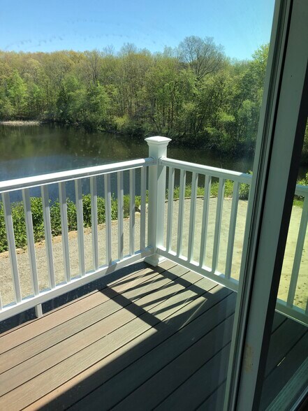 Deck - 697 Putnam Pike