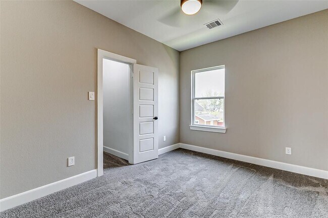 Building Photo - 5854 Southville St