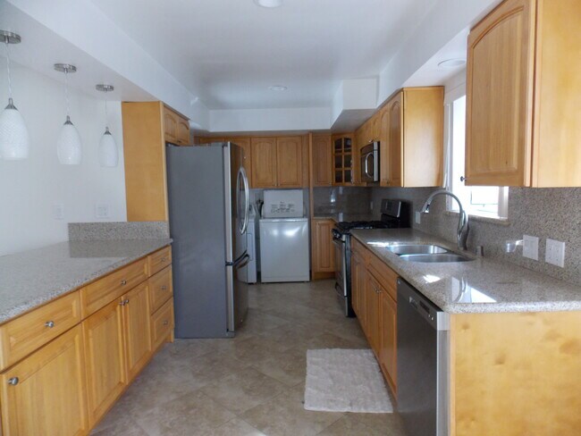 Building Photo - 4714 Muscatel Ave