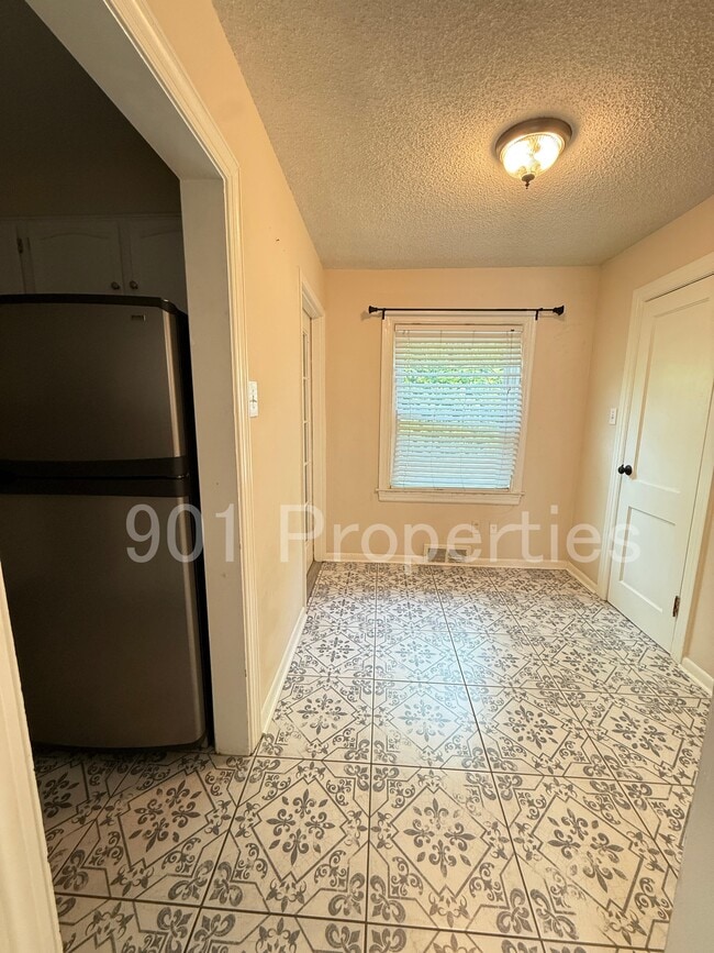 Building Photo - 59 N Ashlawn Rd
