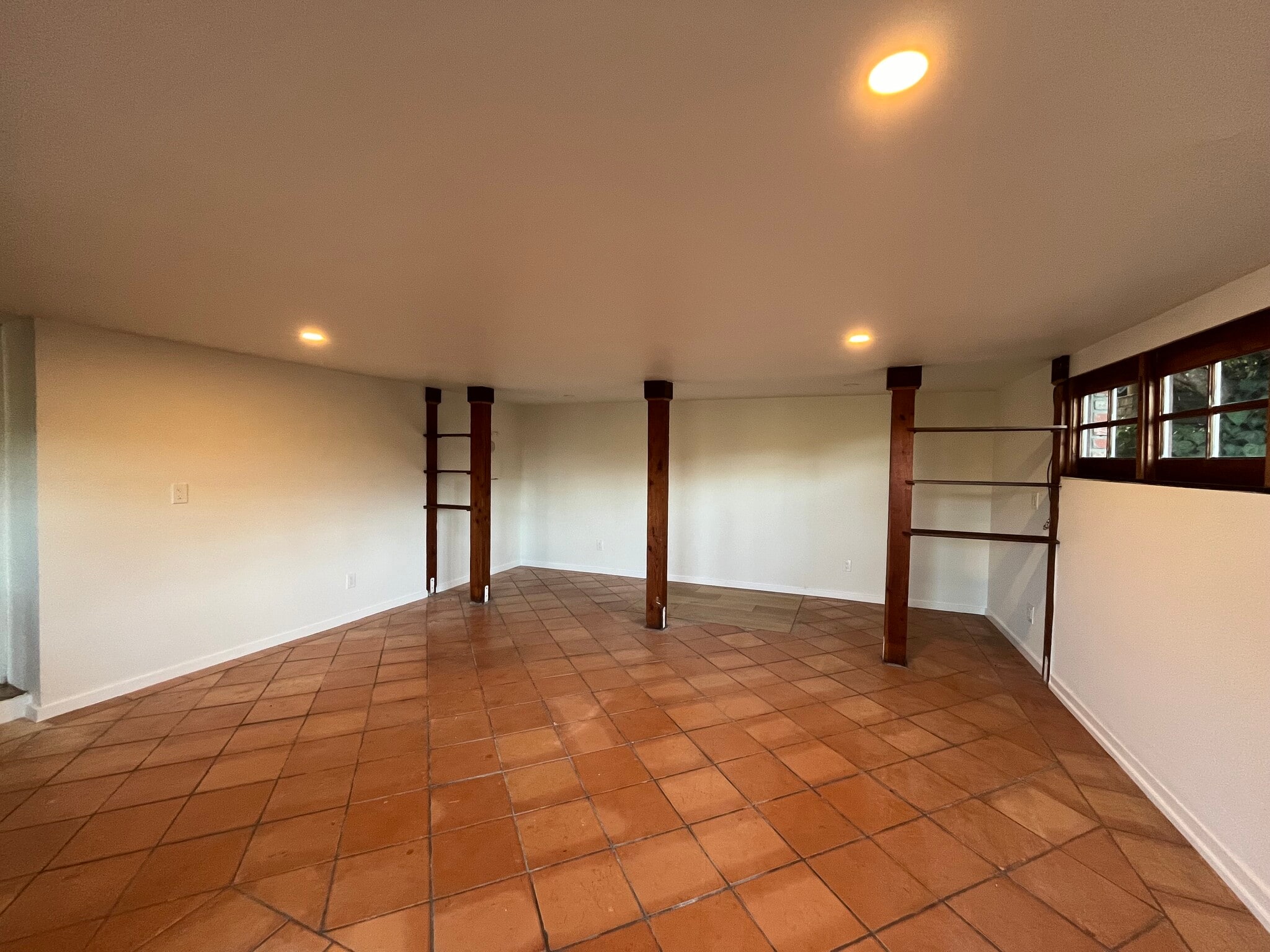 Building Photo - 1124 Rosario Dr