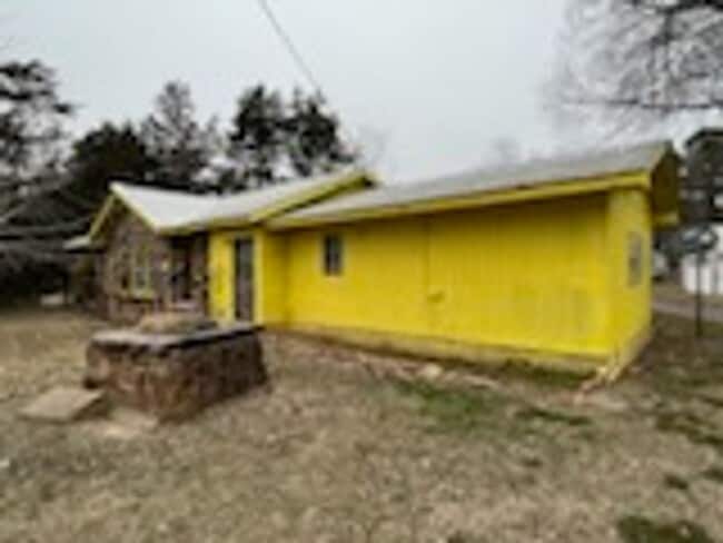 Building Photo - Come take a look at this 3-bedroom 2-bath home in New Blaine.