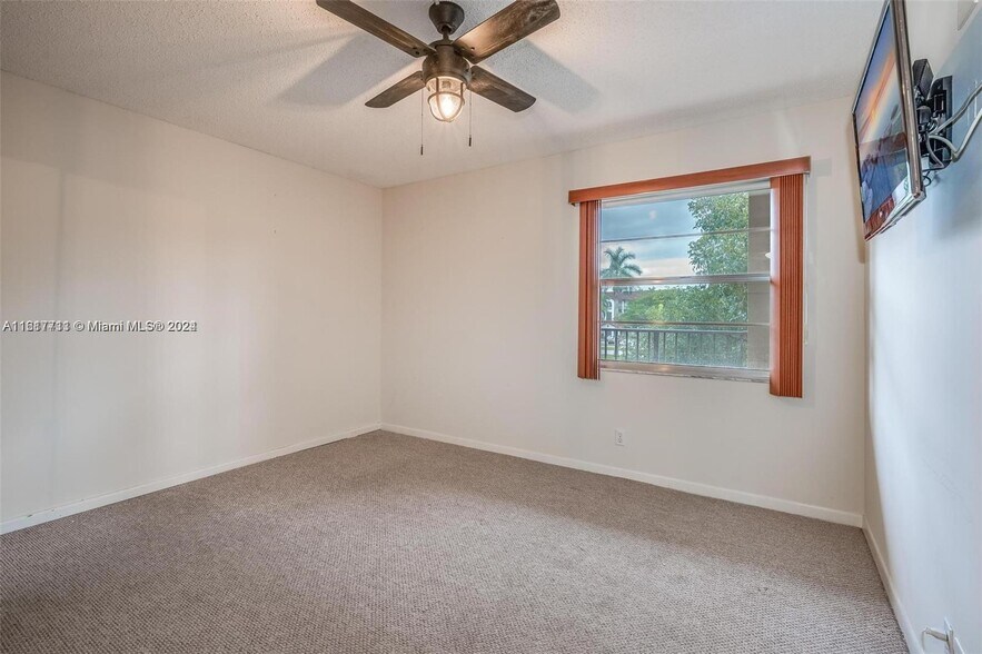 Building Photo - 1151 SW 128th Ter