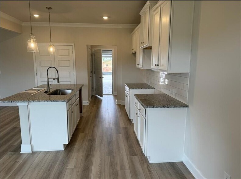 Building Photo - 3250 Westgate Park Dr