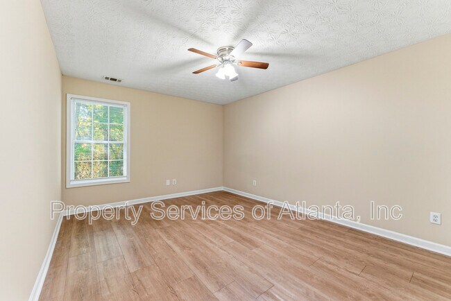 Building Photo - 2088 Manhattan Pkwy