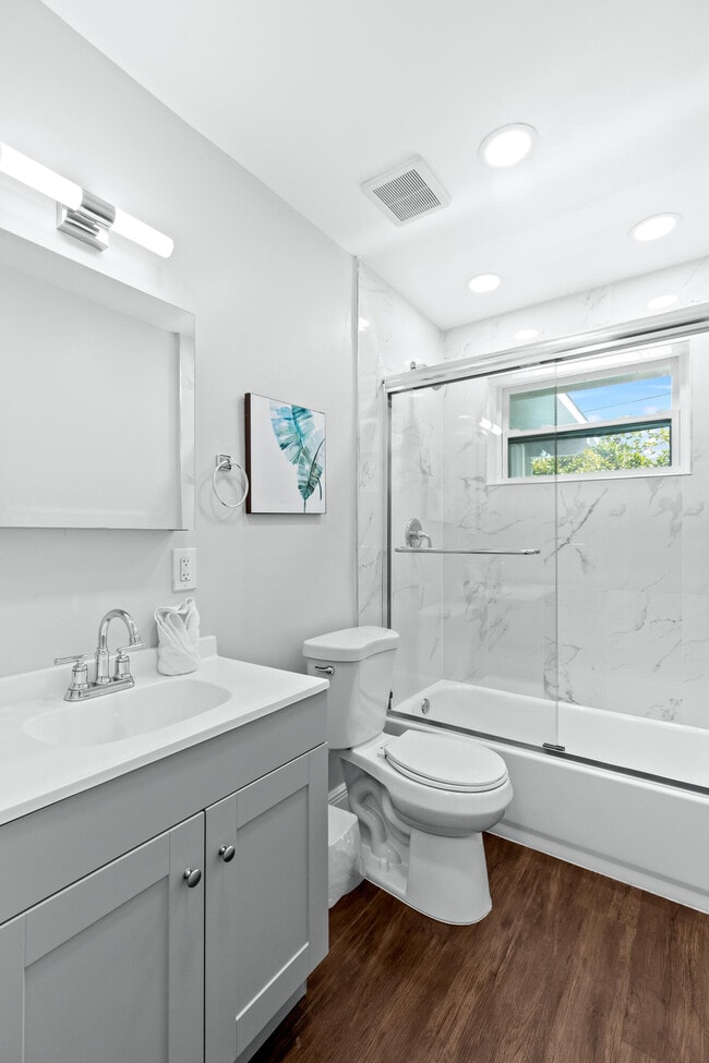 Building Photo - 1800 NE 28th Ave