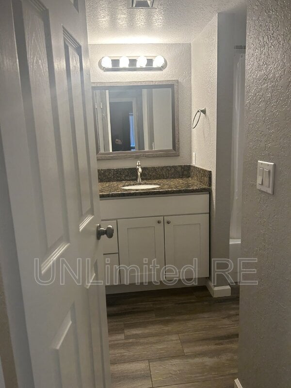 Building Photo - 2954 Mica Dr