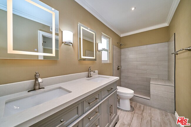 Building Photo - 2660 Conata St