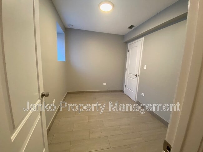 Building Photo - 5700 S Wabash Ave