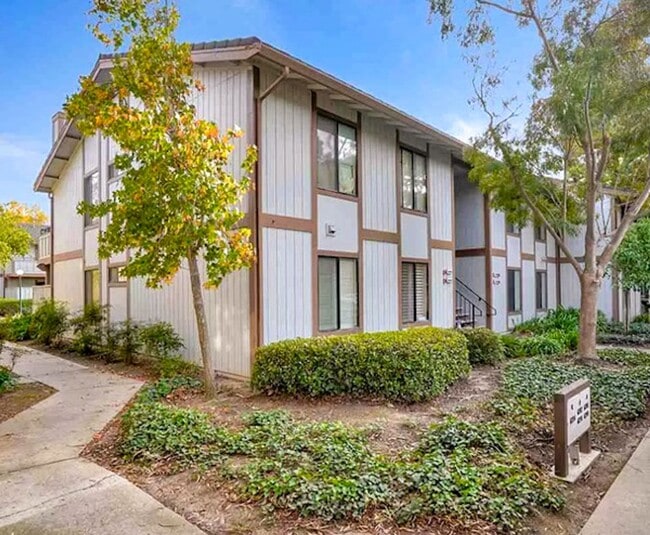 Building Photo - Cozy 2 Bedroom Ground Level Condo In The Highly Desirable New Park Village Community in Newark