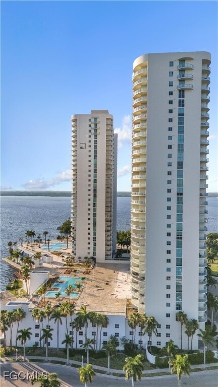 Building Photo - 3000 Oasis Grand Blvd