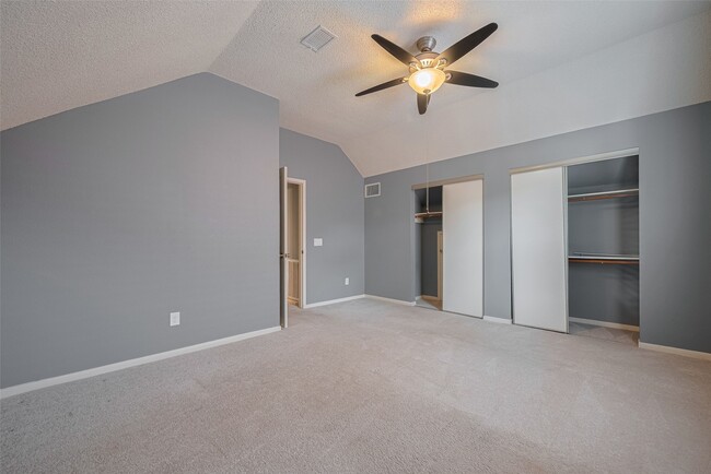 Building Photo - 9911 Villa Verde Dr